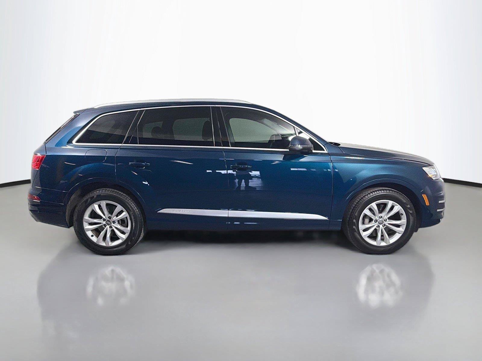 Used 2019 Audi Q7 3.0T Premium Plus w/ Premium Plus Package AWD/4WD image 4