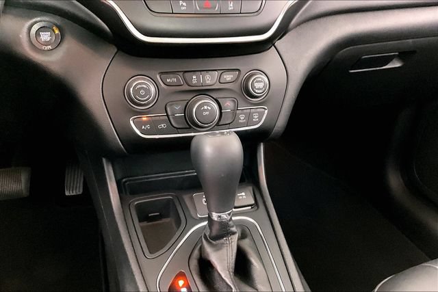 Used 2021 Jeep Cherokee Latitude Plus FWD image 8