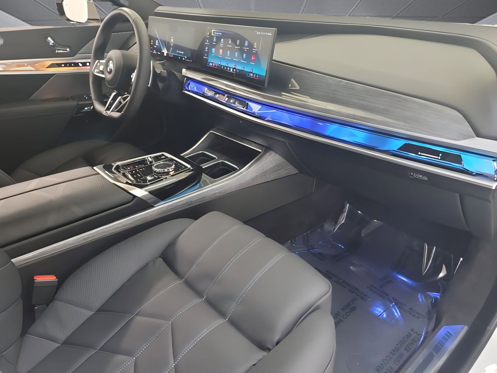 Used 2025 BMW 760i xDrive w/ Executive Package image 27
