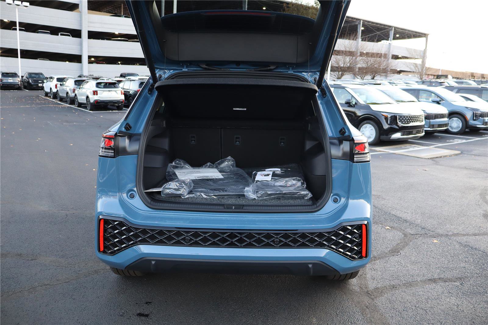 New 2026 Volkswagen Tiguan SEL R-Line image 5