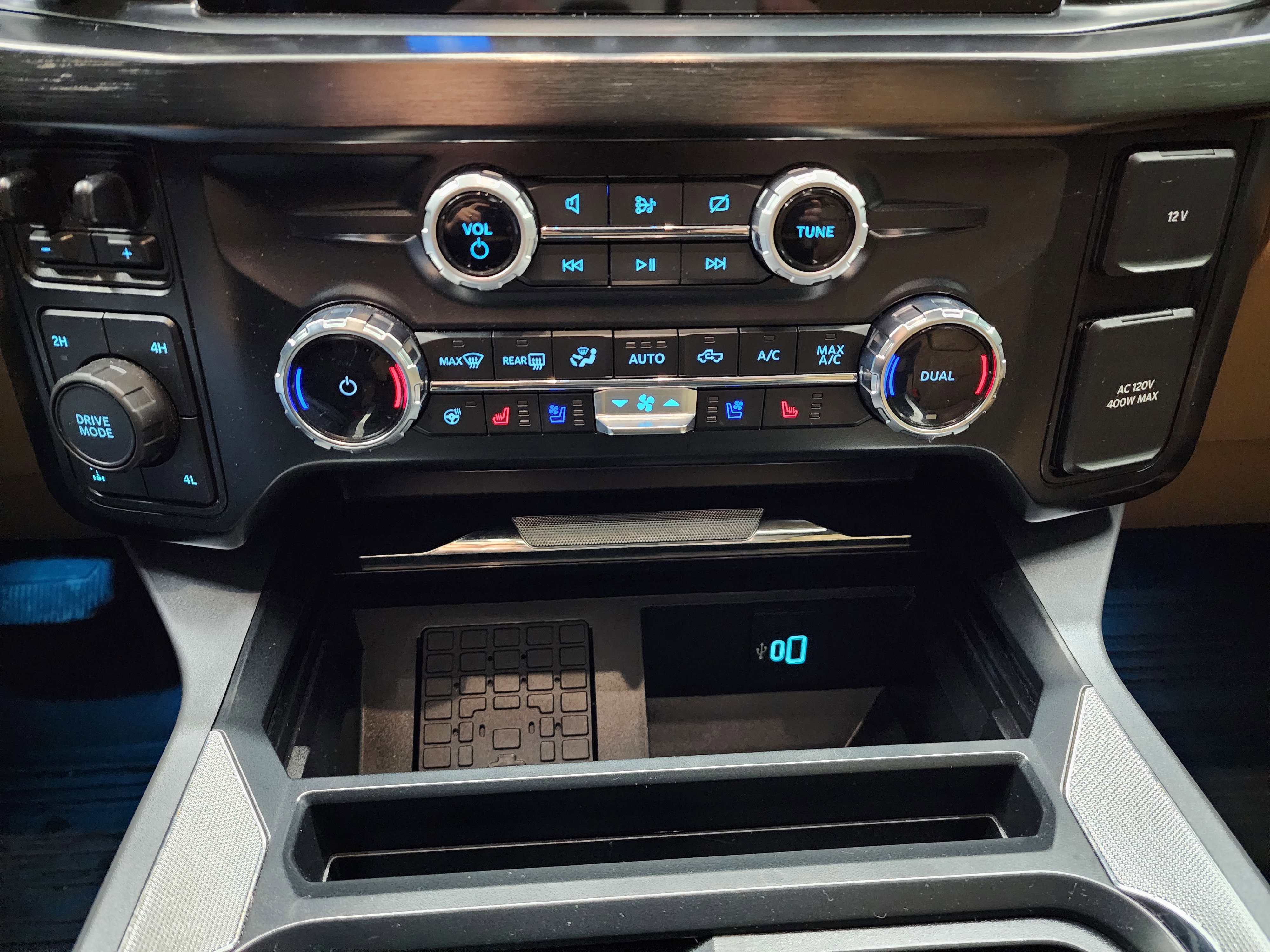 Used 2024 Ford F250 Lariat w/ Lariat Ultimate Package image 18