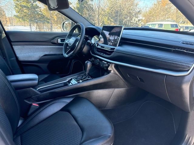 Used 2024 Jeep Compass Latitude w/ Convenience Group image 28