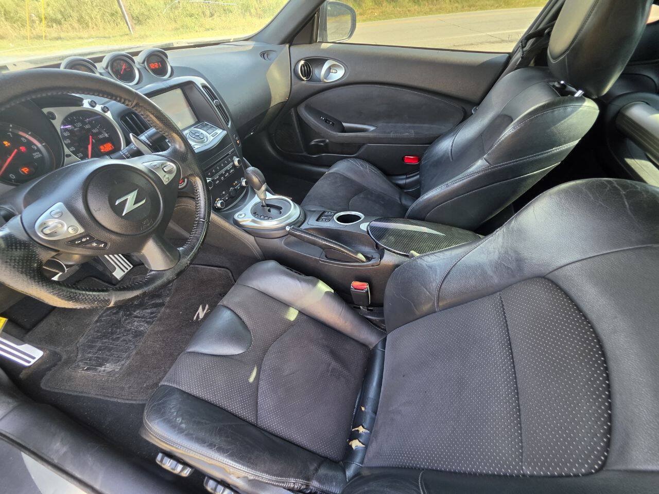 Used 2011 Nissan 370Z Touring w/ Sport Pkg RWD image 3