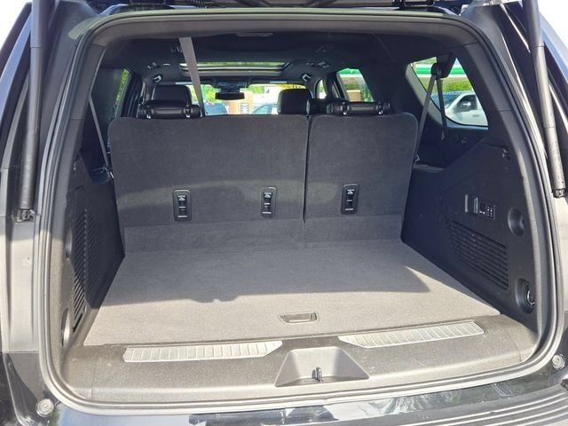 Used 2023 Chevrolet Suburban Z71 w/ Luxury Package AWD/4WD image 19
