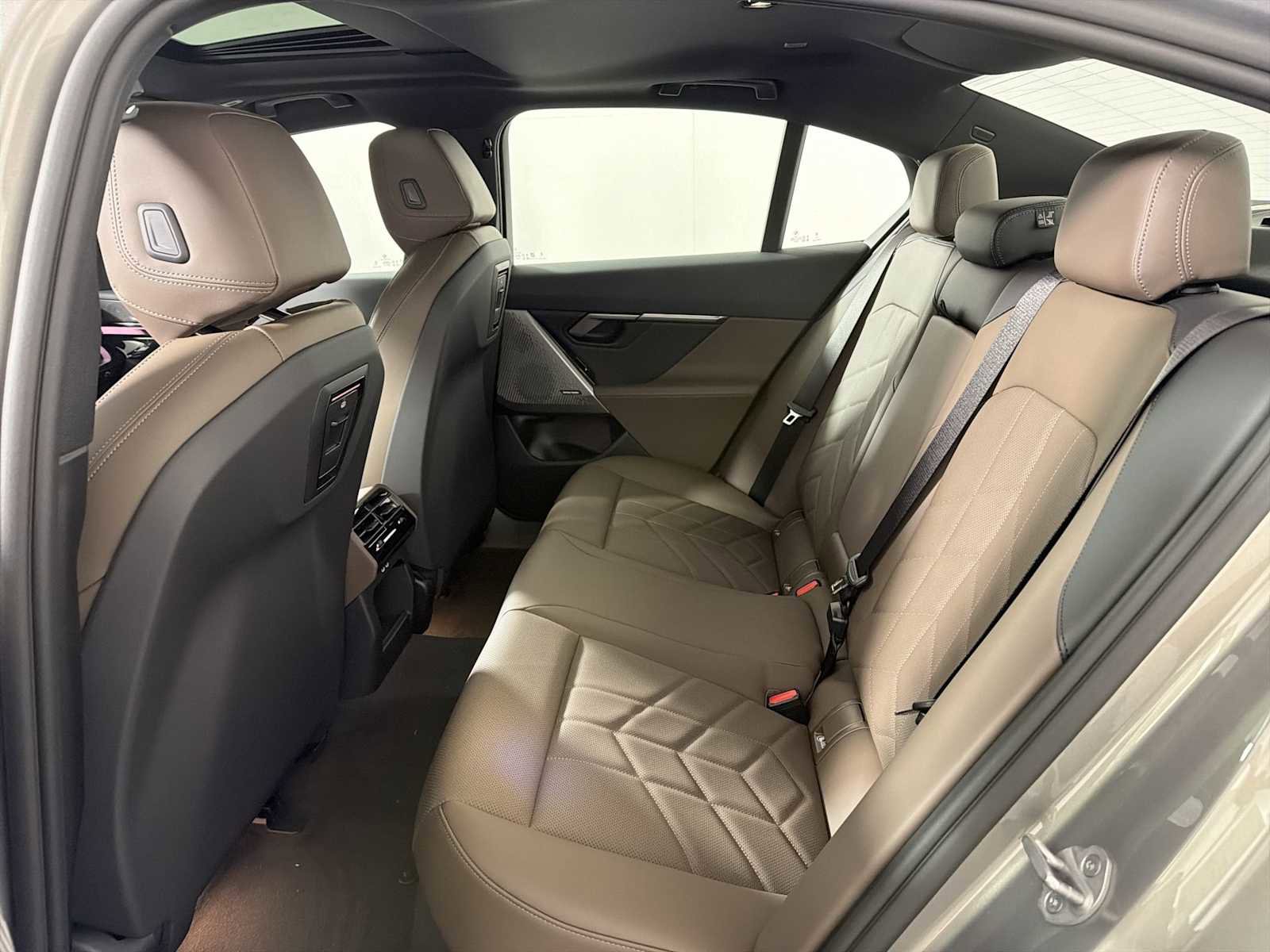 New 2026 BMW 530i xDrive w/ Convenience Package image 19