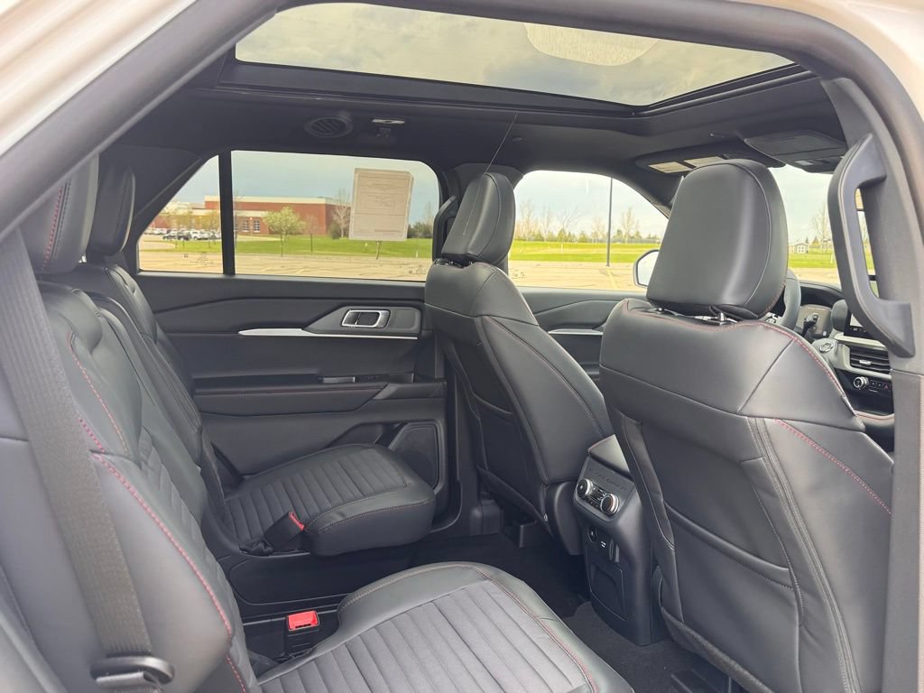 New 2026 Ford Explorer ST-Line w/ ST-Line Street Pack AWD/4WD image 30
