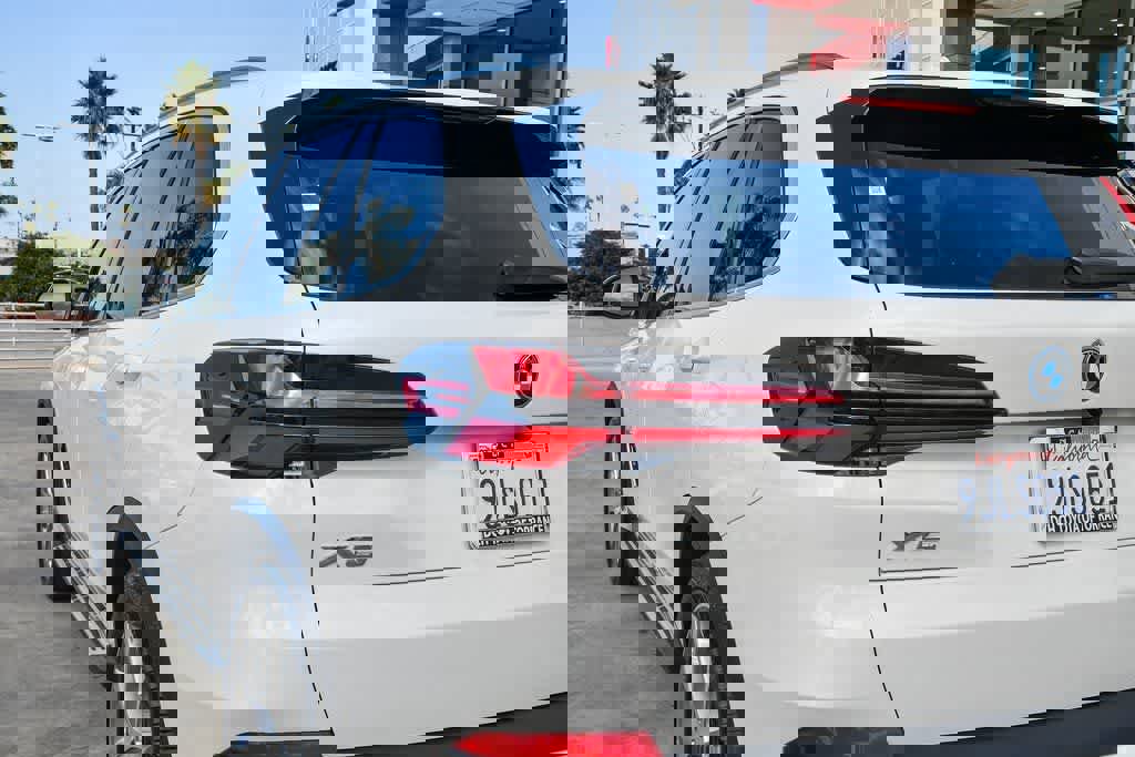 Used 2024 BMW X5 xDrive50e image 6