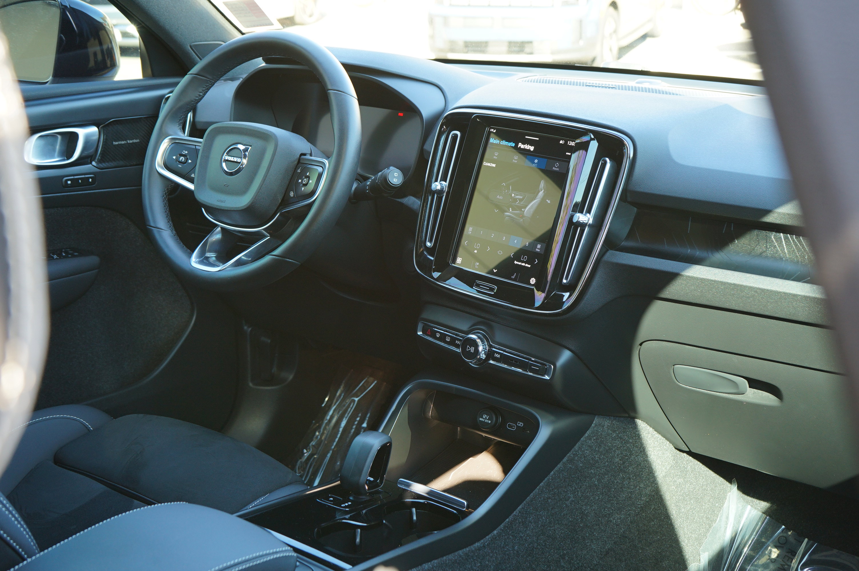 Used 2023 Volvo XC40 Recharge Ultimate image 35