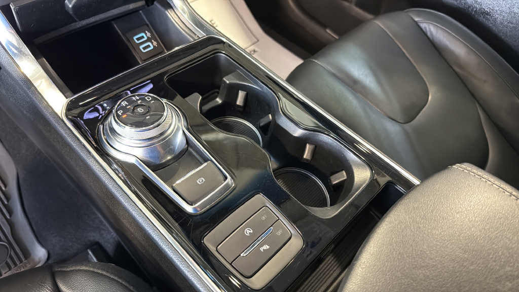 Used 2020 Ford Edge Titanium AWD/4WD image 41