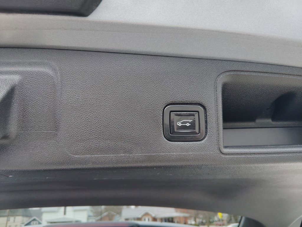 Used 2023 GMC Terrain SLT w/ Tech Package image 27