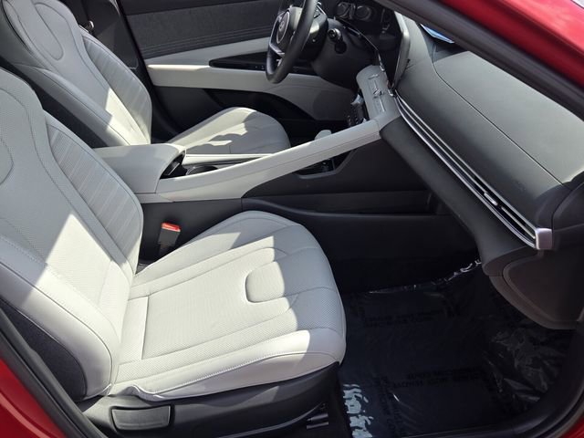 Certified 2025 Hyundai Elantra Limited FWD image 19