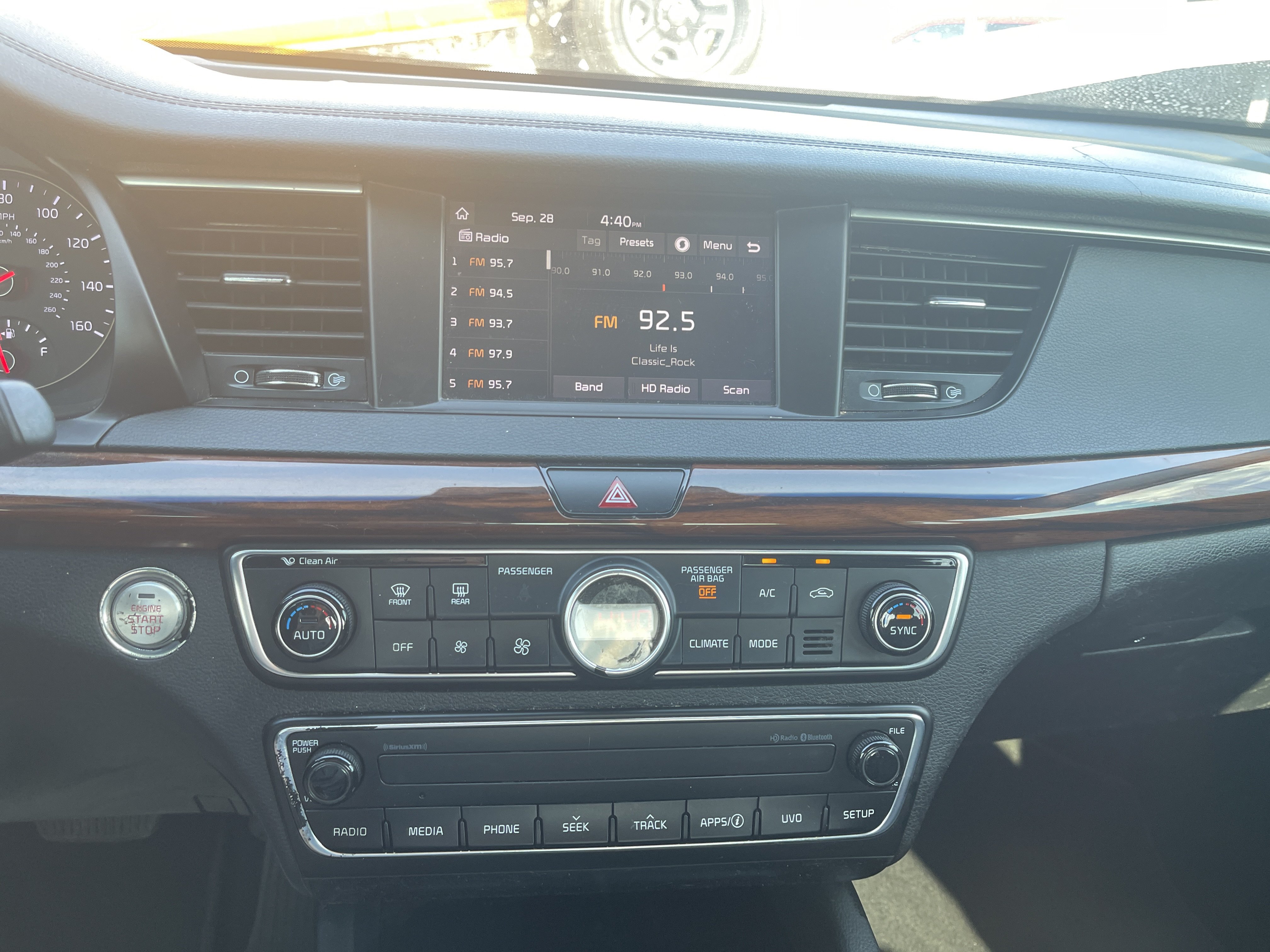 Used 2017 Kia Cadenza Premium FWD image 27