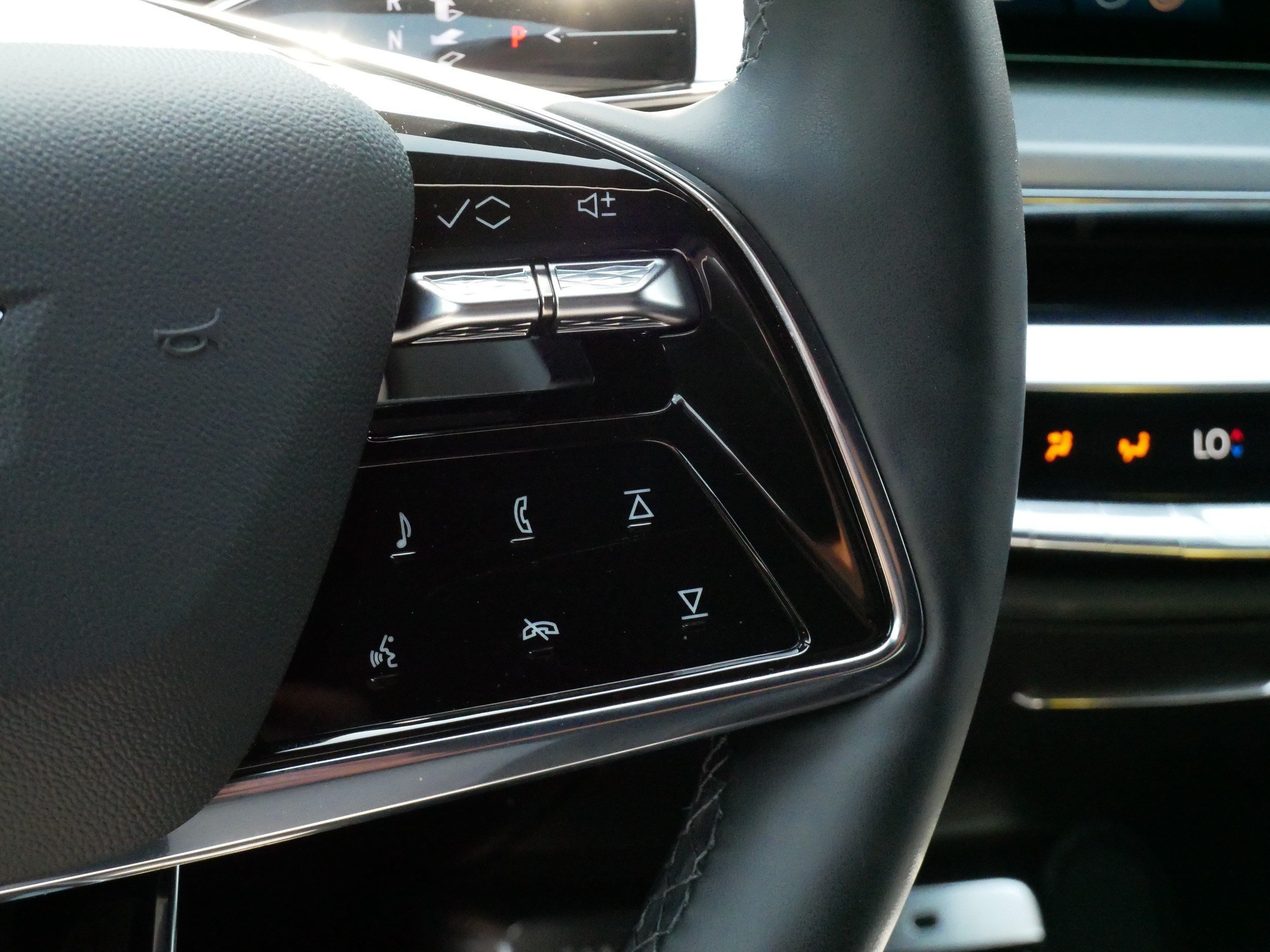 Used 2024 Cadillac Lyriq Luxury AWD/4WD image 25