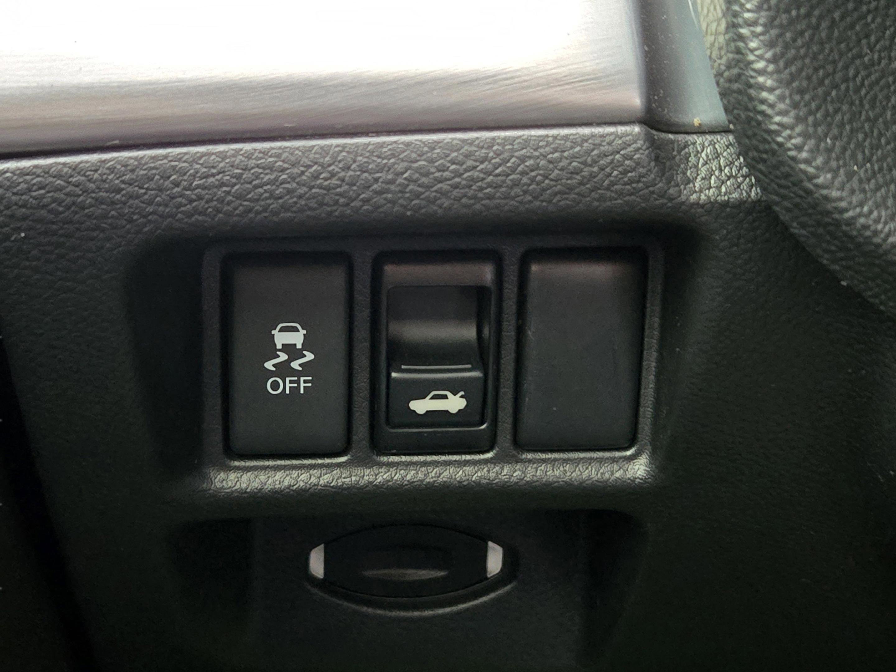 Used 2015 INFINITI Q40 w/ Navigation Package RWD image 20