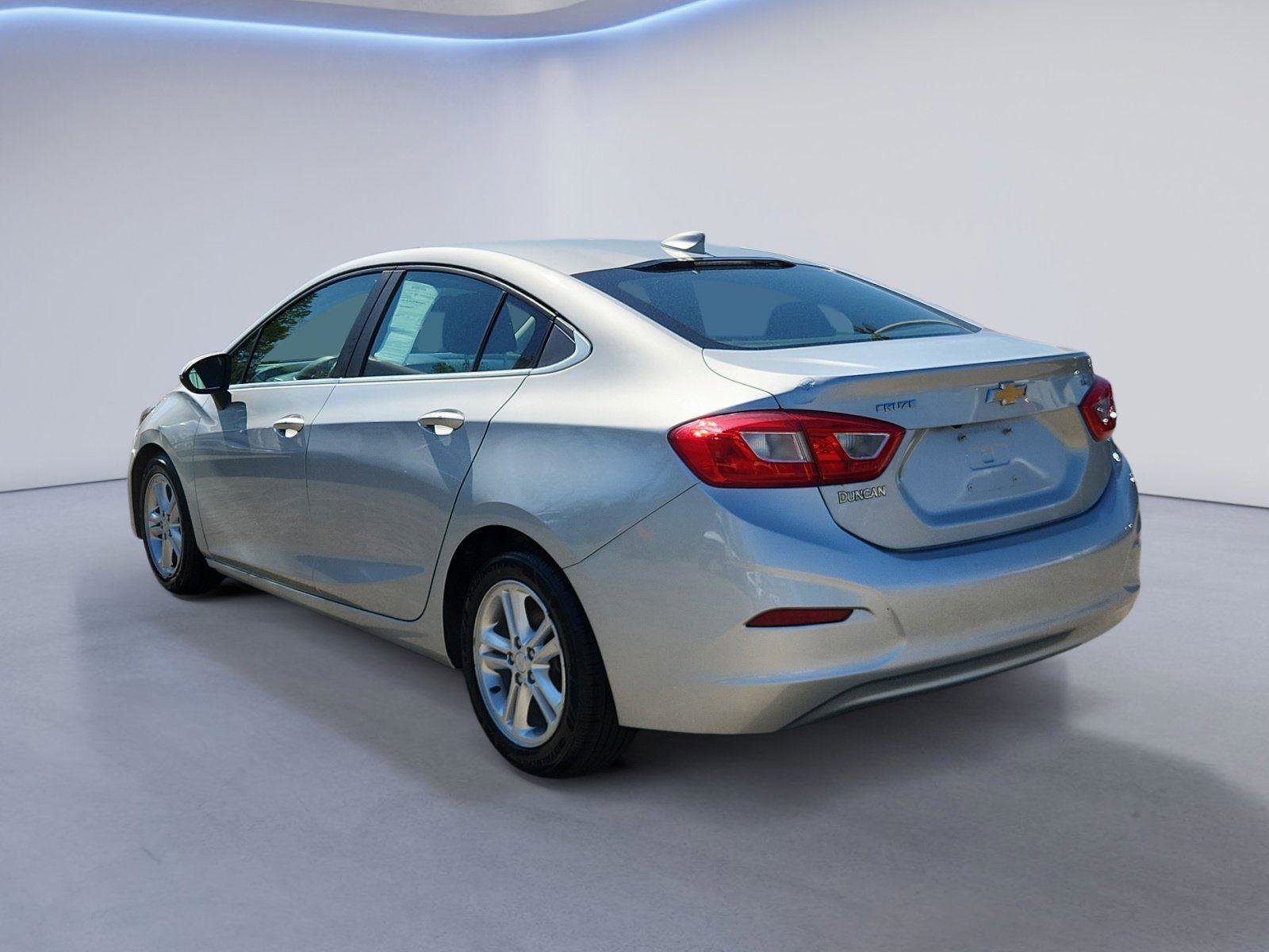 Used 2016 Chevrolet Cruze LT w/ Sun And Sound Package FWD image 5
