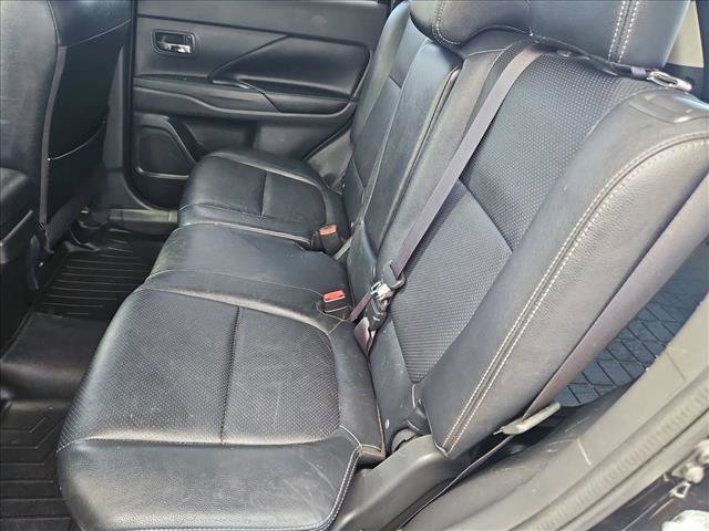Used 2016 Mitsubishi Outlander GT image 19