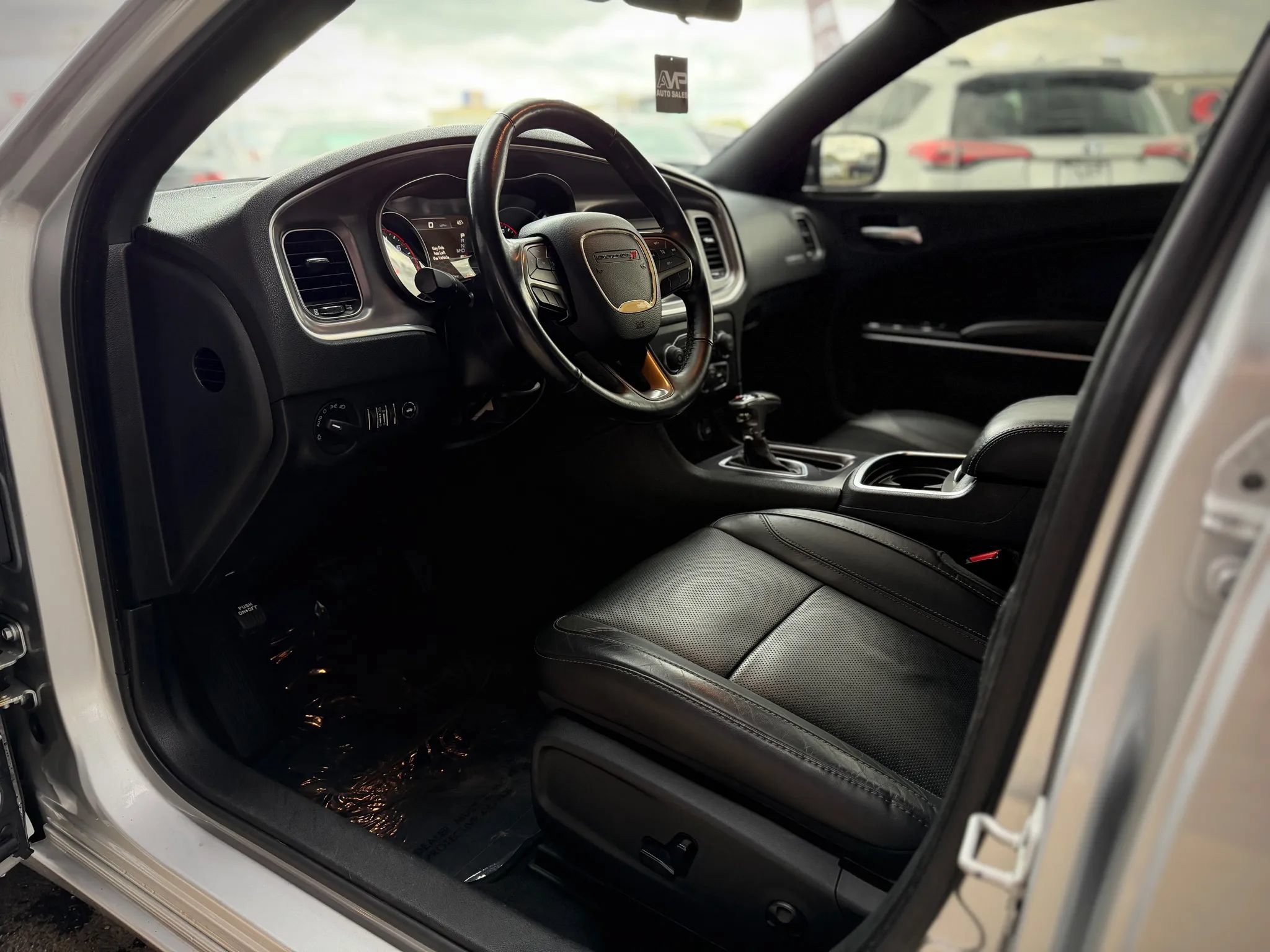 Used 2019 Dodge Charger SXT w/ Leather Interior Group RWD image 9
