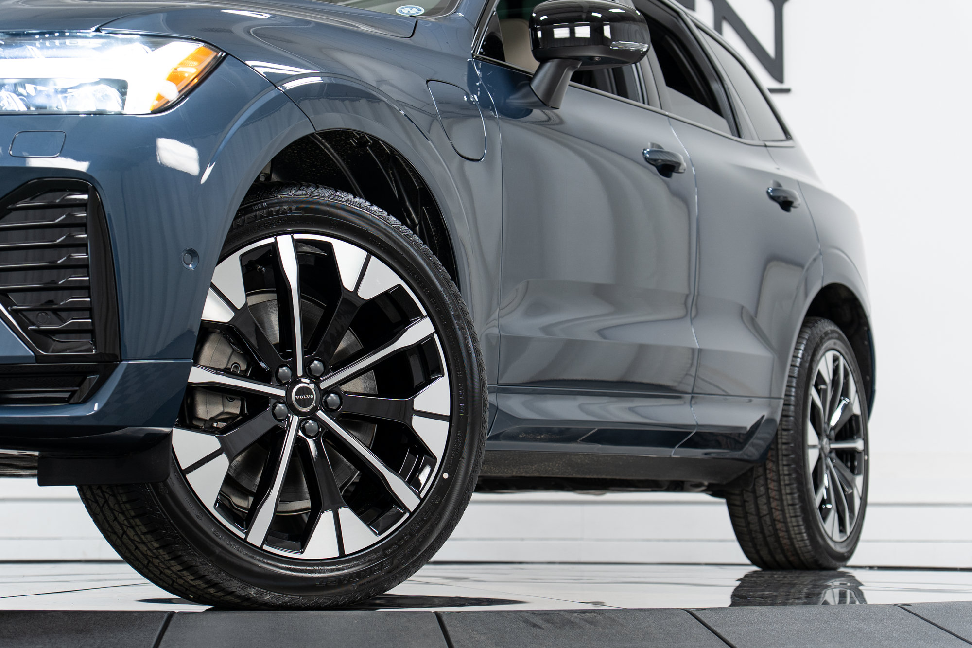 New 2026 Volvo XC60 T8 Plus w/ Climate Package AWD/4WD image 27