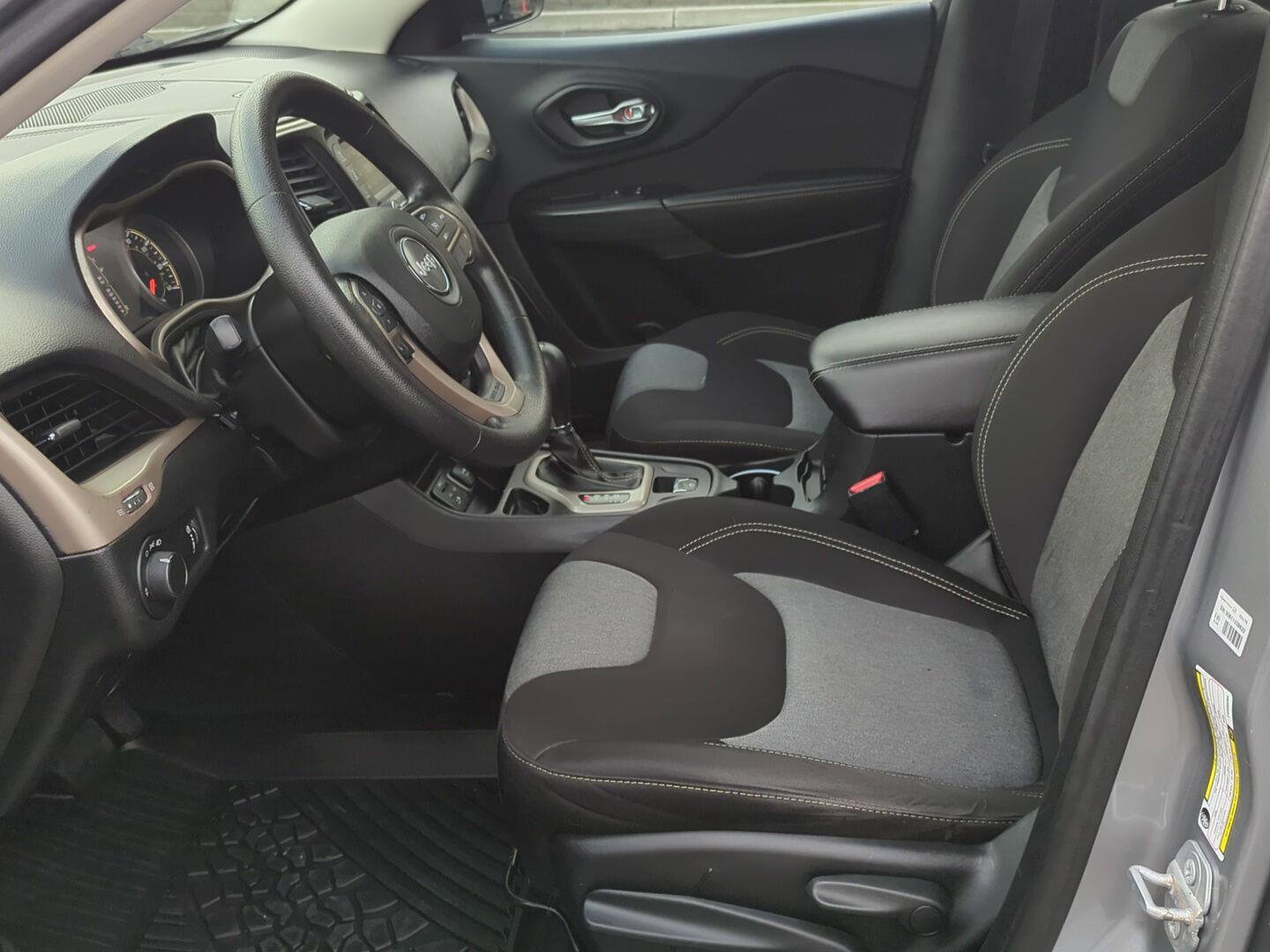 Used 2015 Jeep Cherokee Sport w/ Sport Appearance Group image 11