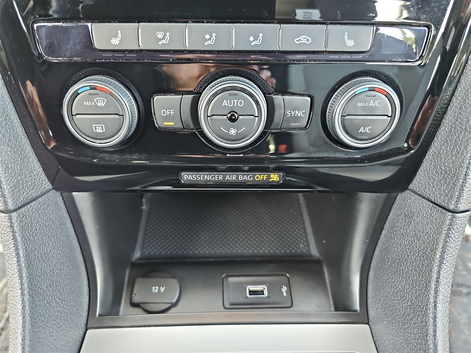 Used 2021 Volkswagen Passat 2.0T R-Line image 23