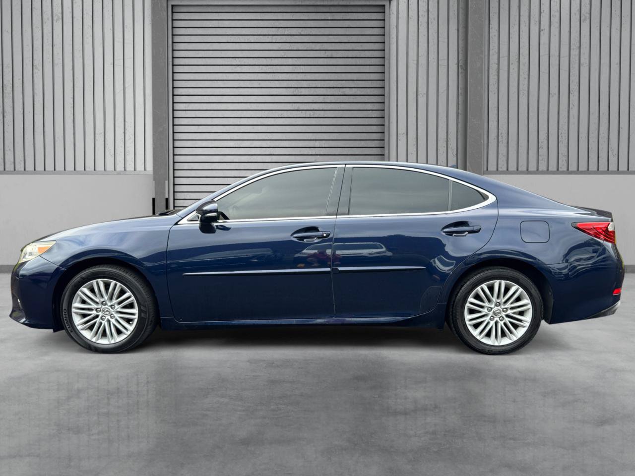 Used 2014 Lexus ES 350 w/ Luxury Package FWD image 2