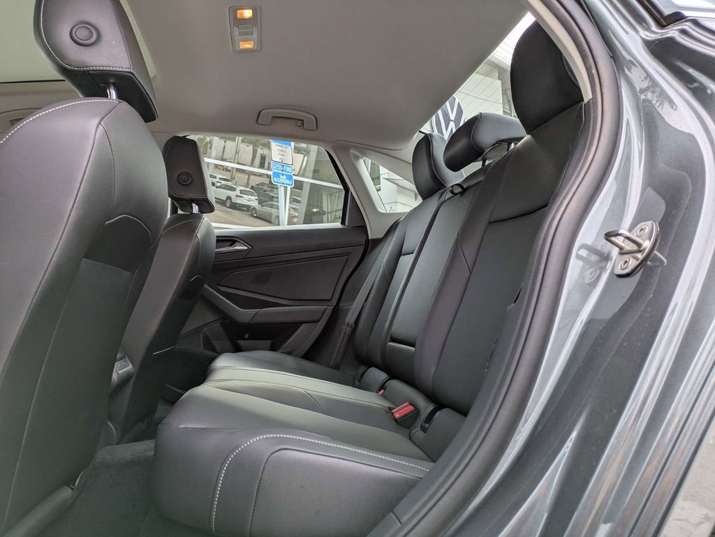 Used 2019 Volkswagen Jetta SE FWD image 14