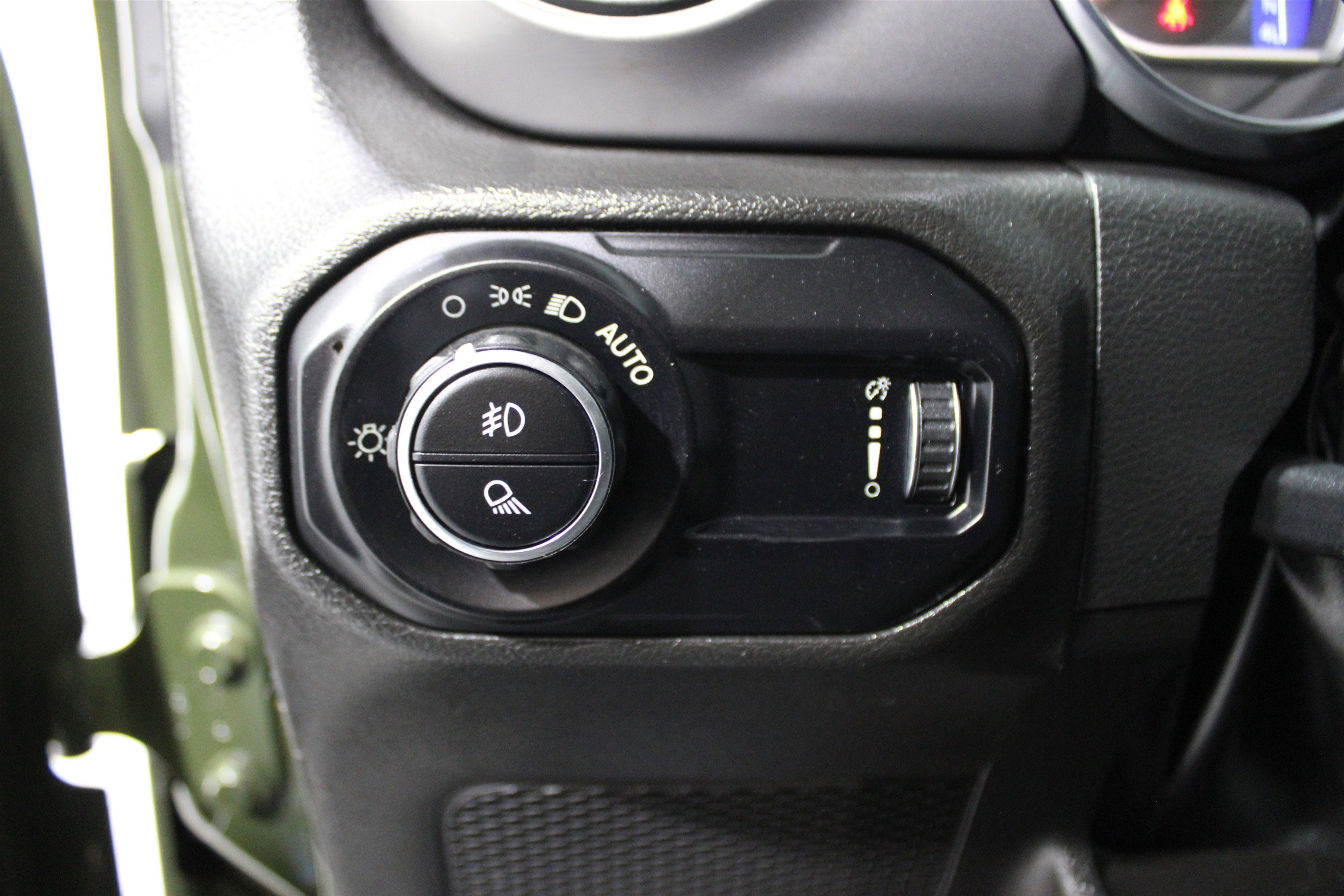 Used 2023 Jeep Gladiator Willys image 7