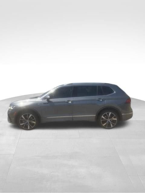Used 2022 Volkswagen Tiguan SEL R-Line AWD/4WD image 4