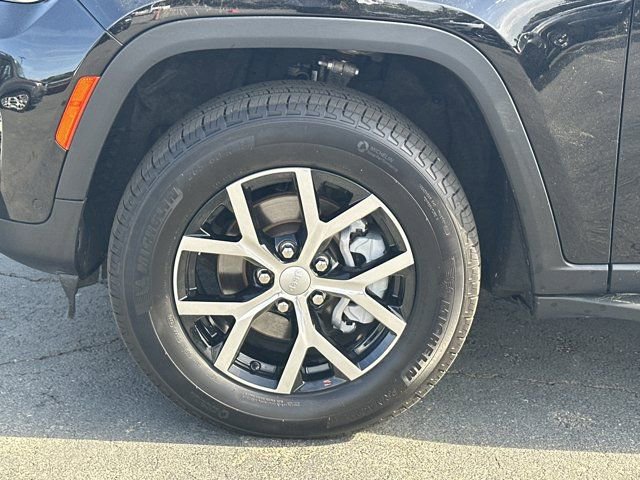 Used 2024 Jeep Grand Cherokee Limited w/ Luxury Tech Group II image 13