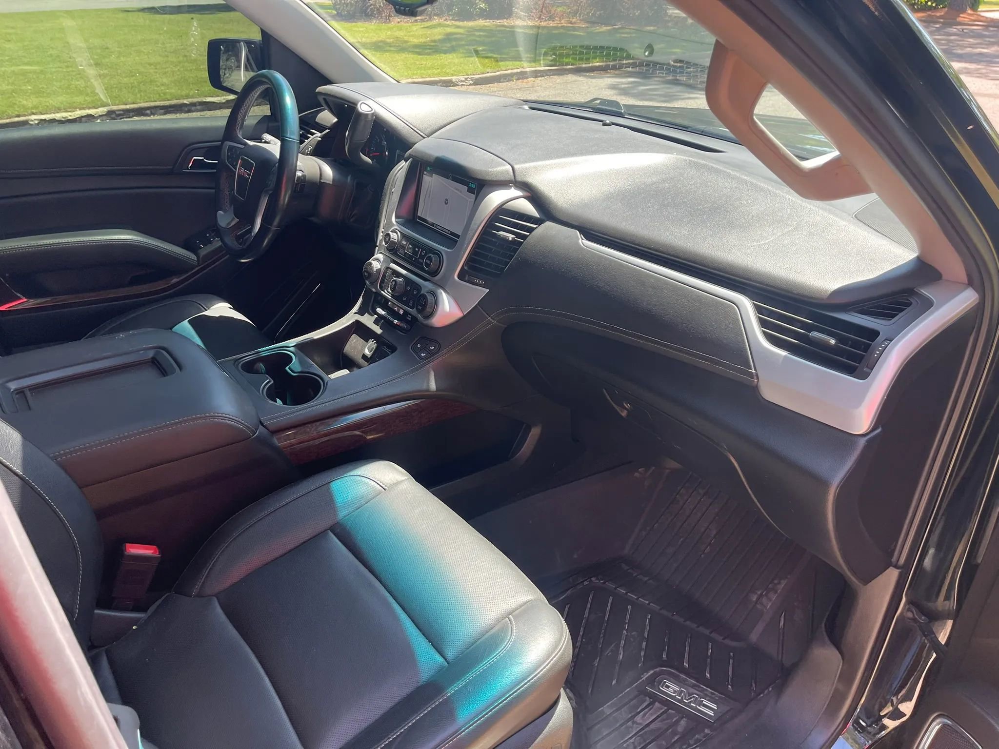 Used 2018 GMC Yukon SLT w/ Open Road Package AWD/4WD image 14