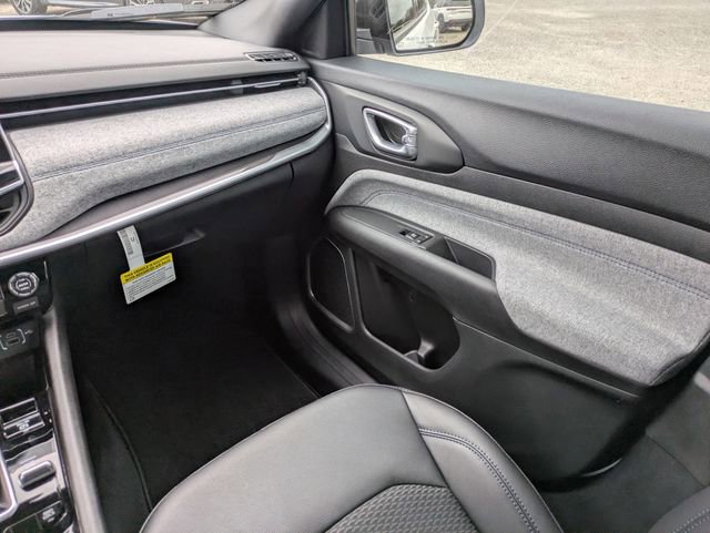 New 2026 Jeep Compass Latitude image 17