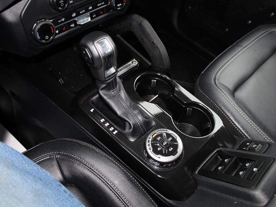 Used 2025 Ford Bronco Badlands image 43