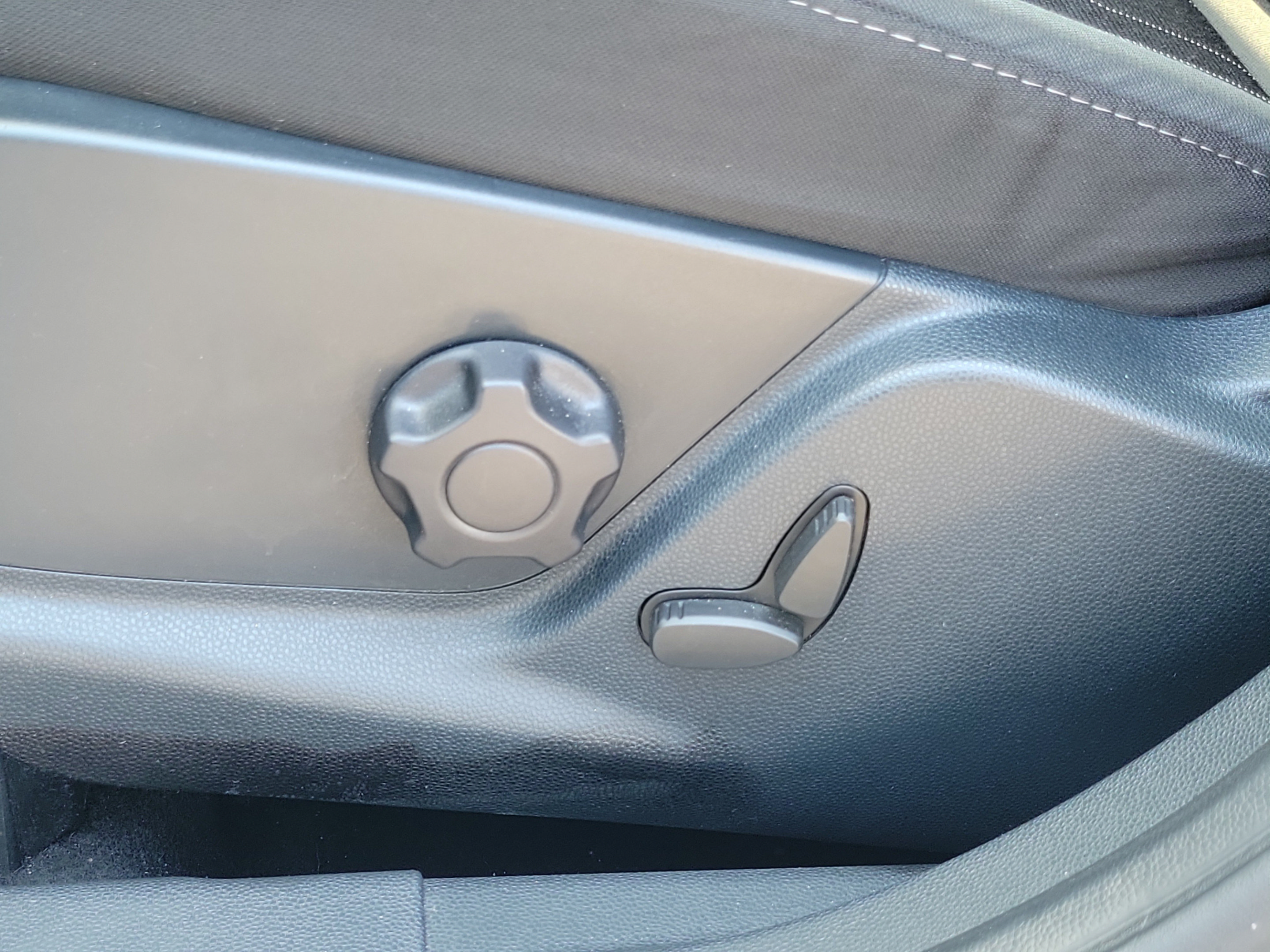 Used 2020 Ford EcoSport SE w/ SE Convenience Package FWD image 19