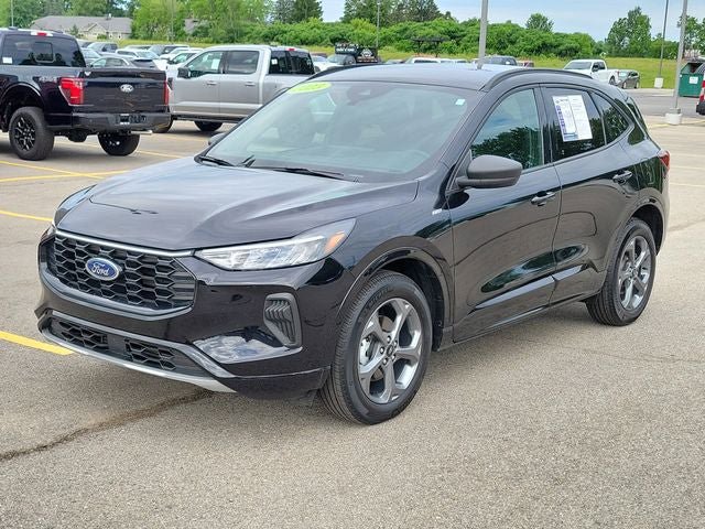Used 2023 Ford Escape ST-Line w/ Tech Pack #1 AWD/4WD image 2