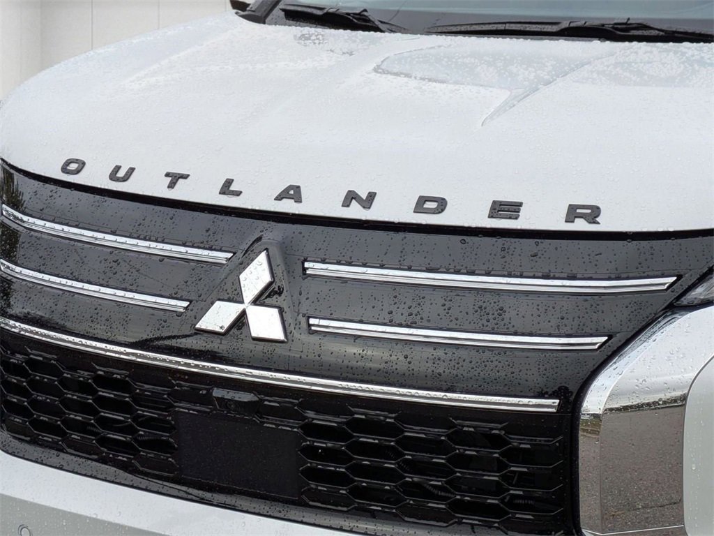 New 2025 Mitsubishi Outlander SE image 10
