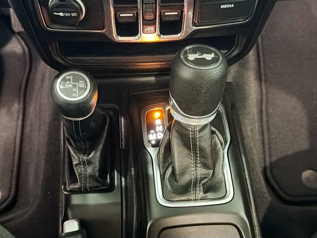 Used 2025 Jeep Wrangler Unlimited Sahara image 18