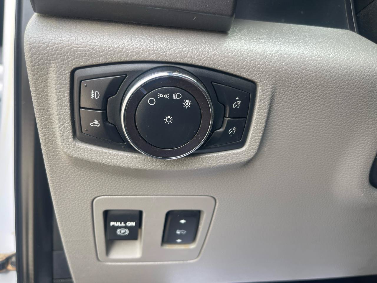Used 2019 Ford F150 XLT w/ Equipment Group 302A Luxury AWD/4WD image 12