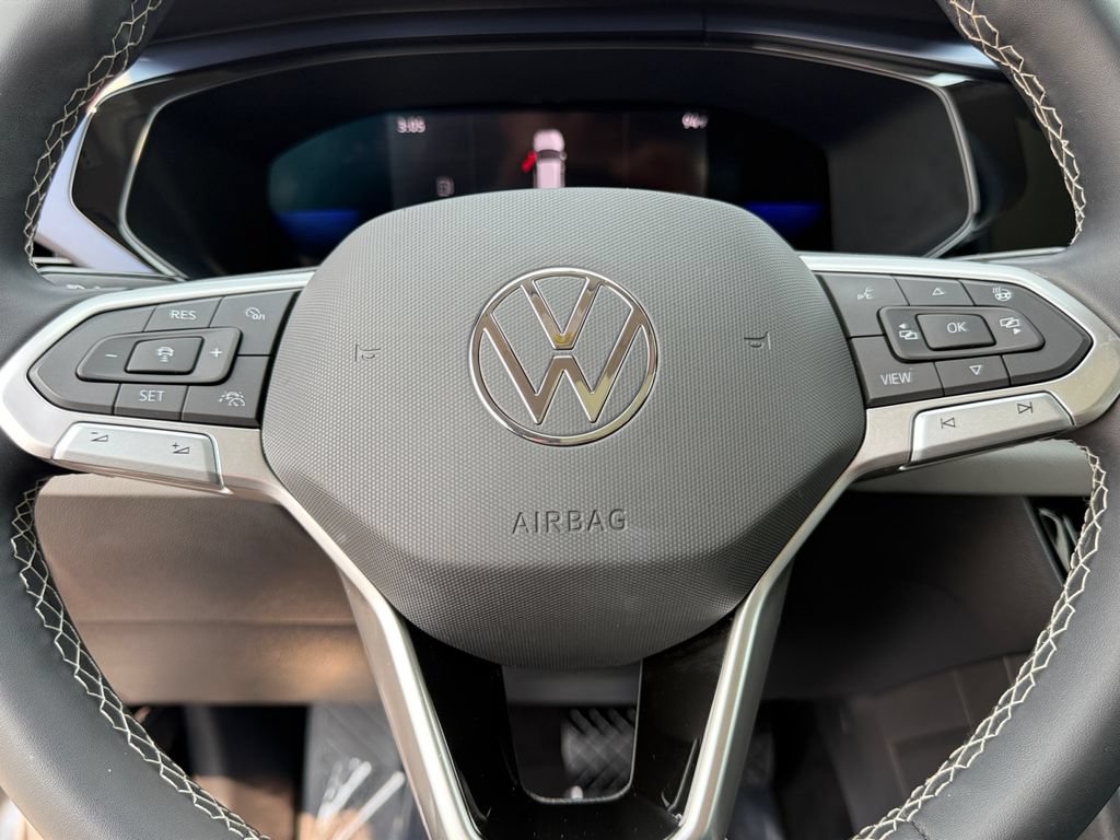 Used 2023 Volkswagen Taos SE w/ Panoramic Sunroof Package FWD image 19