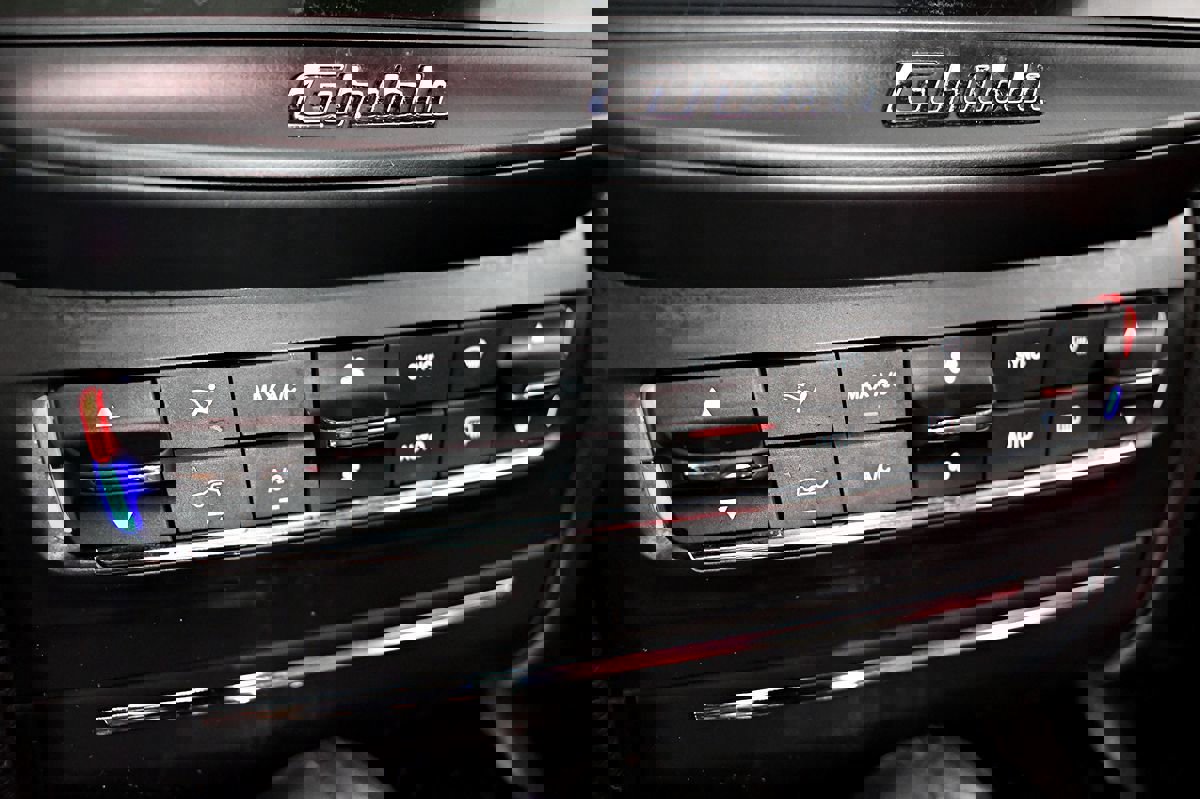 Used 2017 Maserati Ghibli S image 32