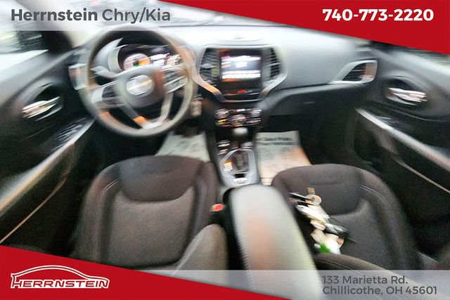 Used 2021 Jeep Cherokee Latitude w/ Mopar Interior Package AWD/4WD image 8