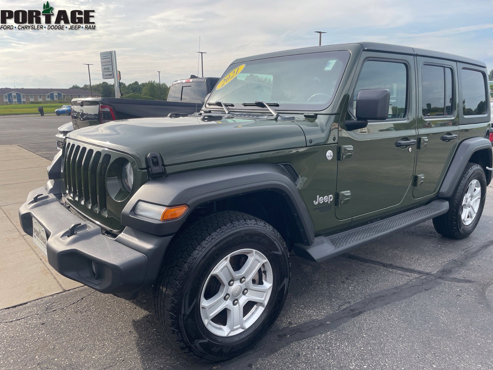 Used 2021 Jeep Wrangler Unlimited Sport AWD/4WD image 3