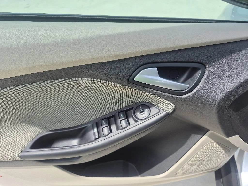 Used 2013 Ford Focus SE FWD image 11
