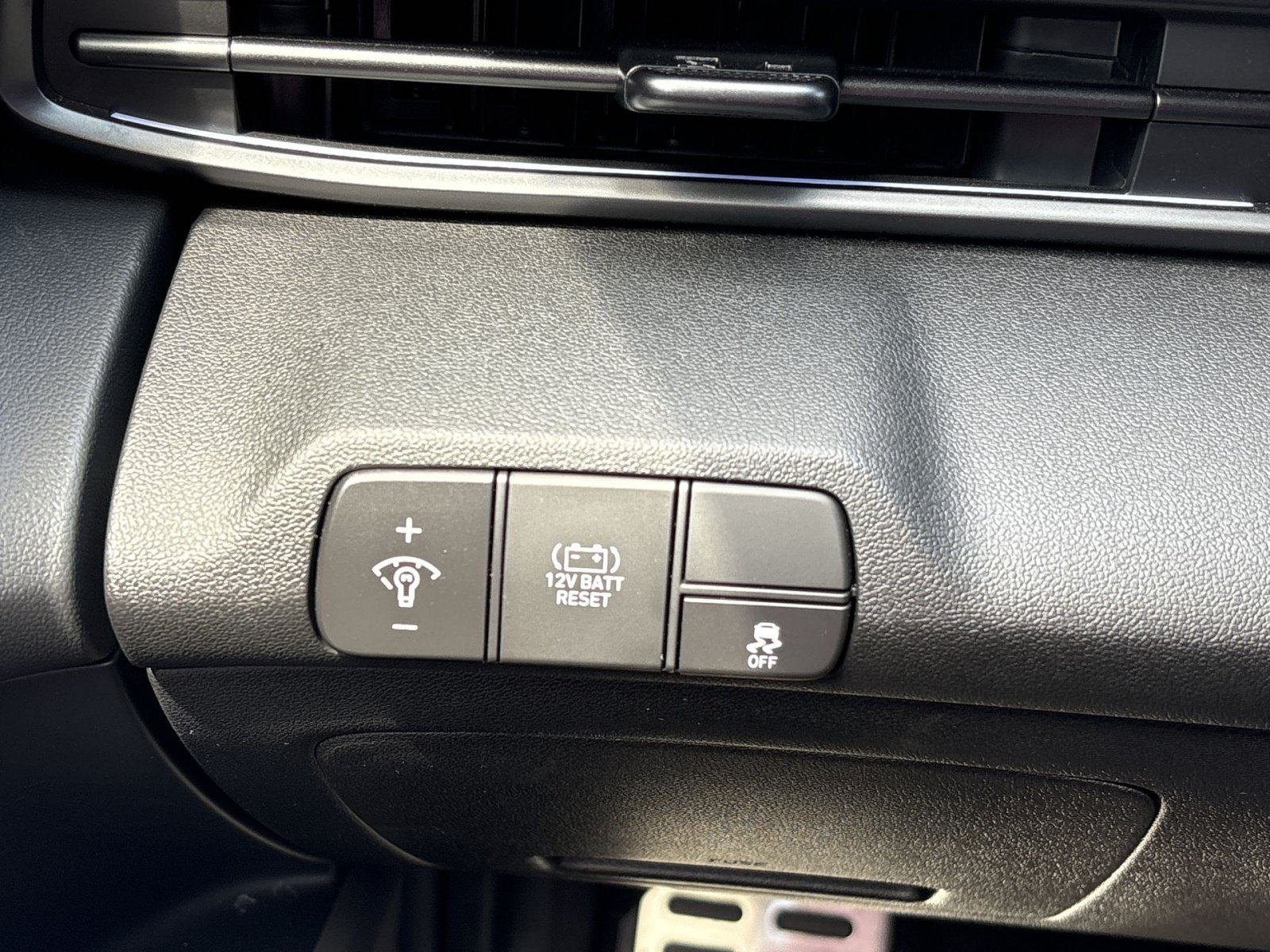 Certified 2025 Hyundai Elantra SEL FWD image 16