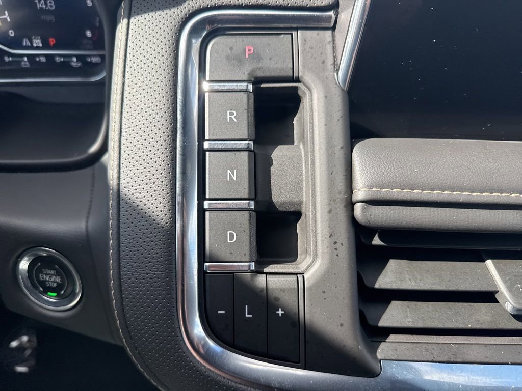 Used 2023 Chevrolet Suburban Premier image 19