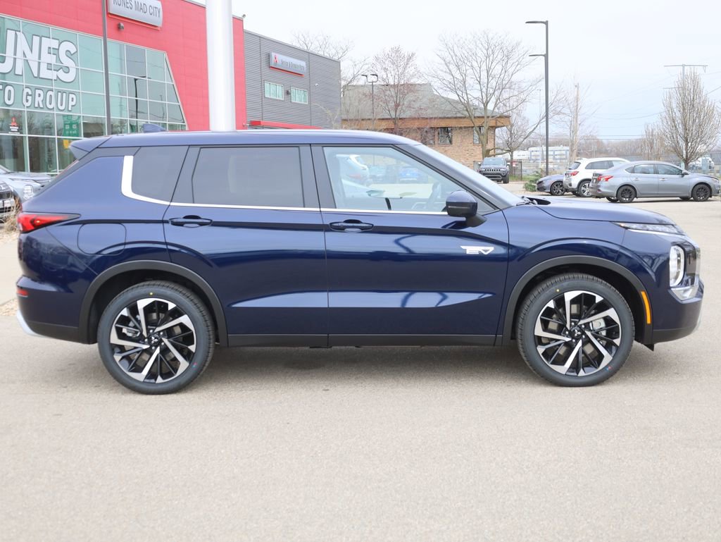 New 2025 Mitsubishi Outlander SE image 11