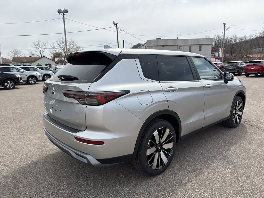 New 2026 Mitsubishi Outlander SE AWD/4WD image 4