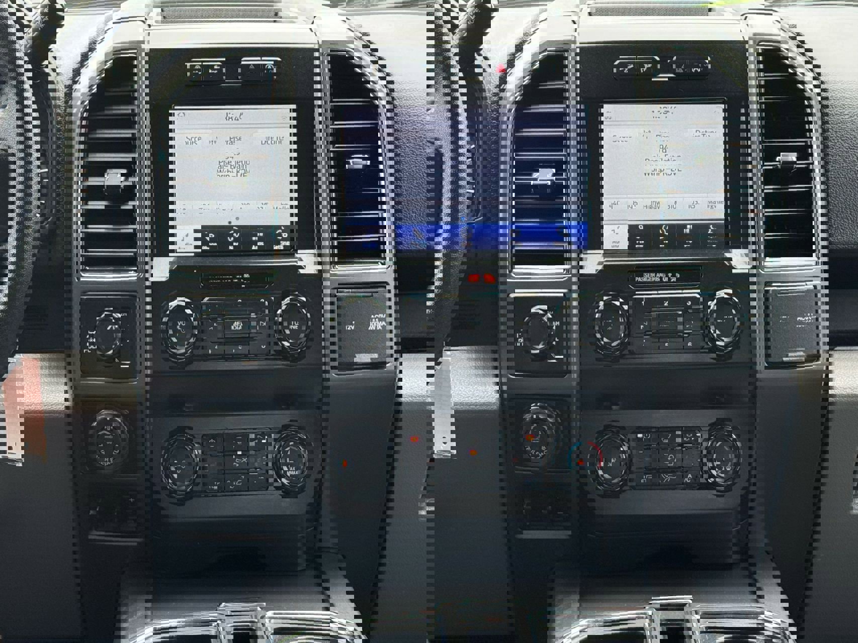 Used 2020 Ford F150 XLT w/ Equipment Group 302A Luxury AWD/4WD image 26