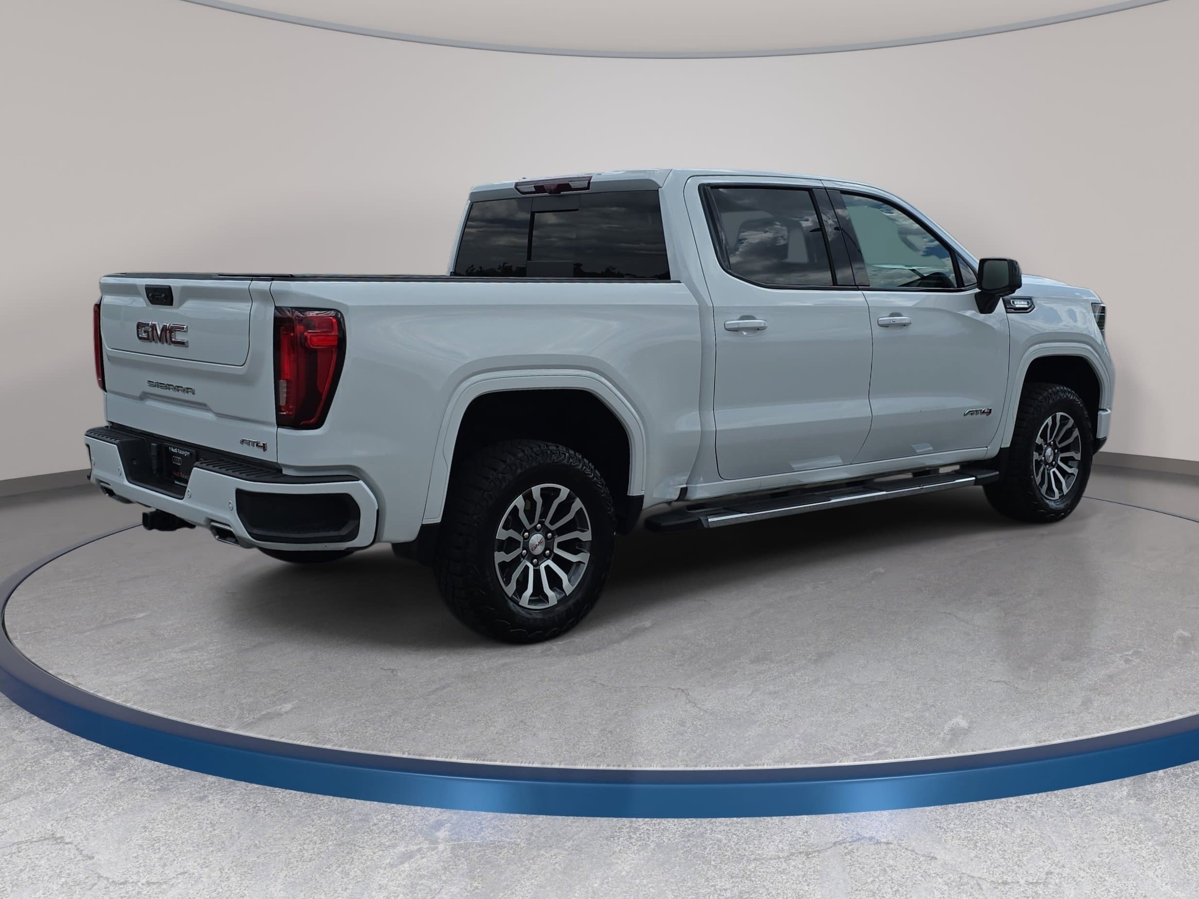 Used 2023 GMC Sierra 1500 AT4 w/ AT4 Premium Package AWD/4WD image 5