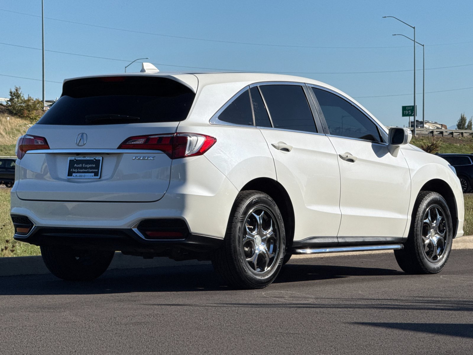 Used 2017 Acura RDX w/ Technology Package FWD image 3