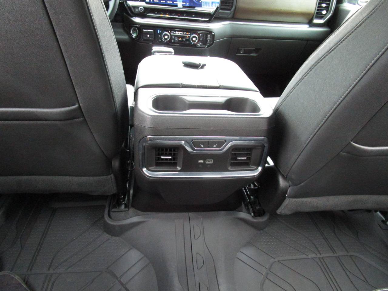Used 2023 Chevrolet Silverado 1500 High Country w/ Technology Package AWD/4WD image 17